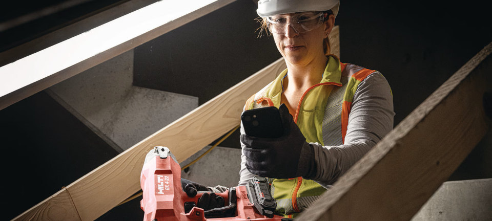 HILTİ  BX 4-22 AKÜLÜ BETON ÇİVİ ÇAKMA TABANCASI  + B 22-85 BATARYA + C 6-22 ŞARJ CİHAZI + 1 KUTU B-XC-27mm ÇİVİ